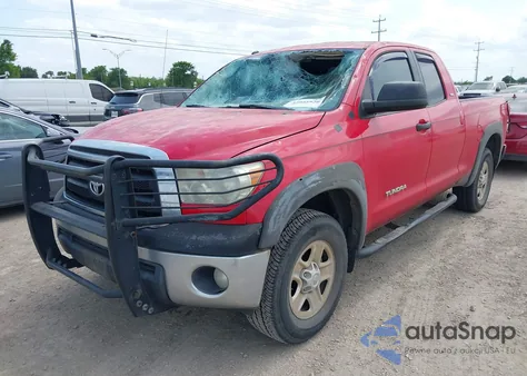 2011 Toyota Tundra Grade 4.6L V8 z USA, uszkodzony, nr VIN 5TFRM5F13BX028068
